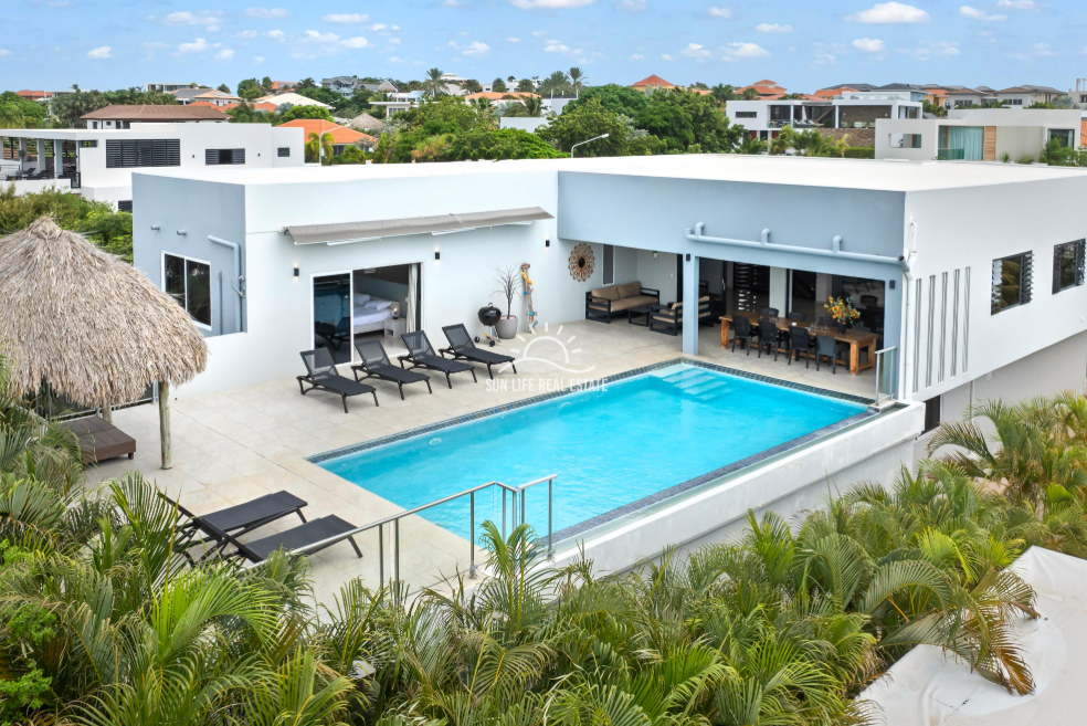 Luxe Villa in Vista Royal