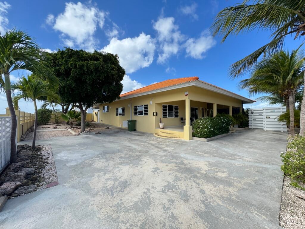 Luxe villa met apart appartement in Grote Berg